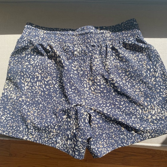 High-waisted Stretch Tech Performance Utility Cargo Shorts 5” Inseam NEW M - Picture 4 of 14